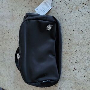 NWT LULULEMON Everywhere Belt Bag # LU9AX2S Black